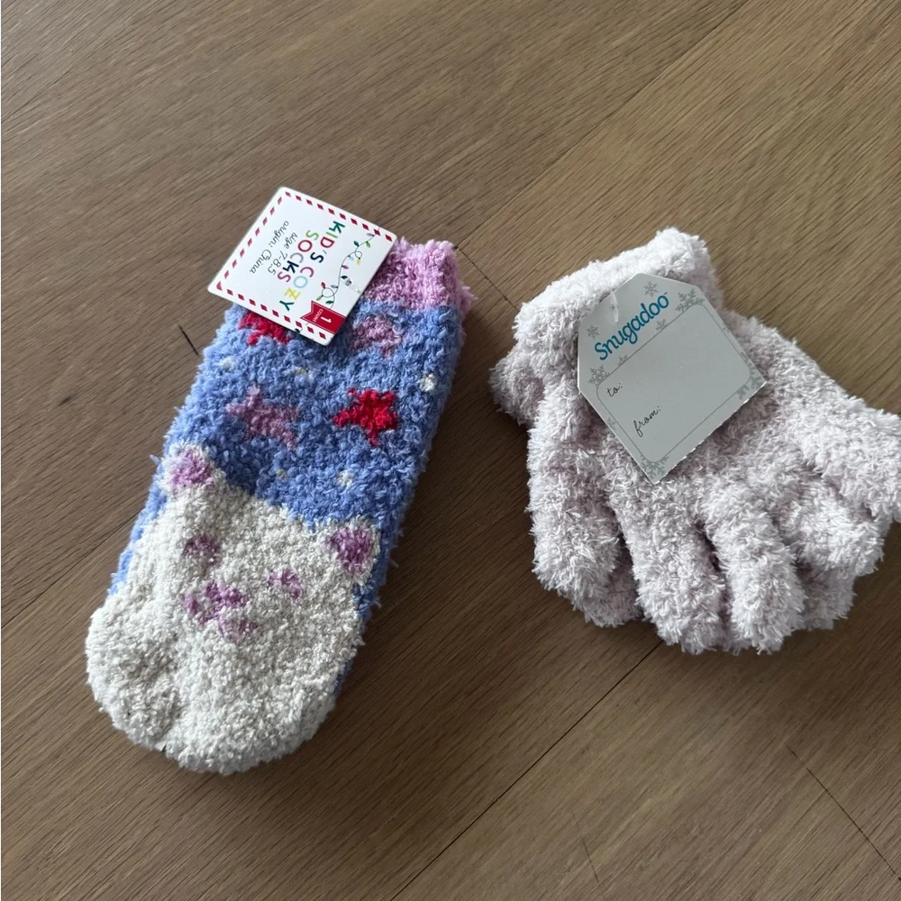 NWT: Fuzzy Kids Gloves and Socks